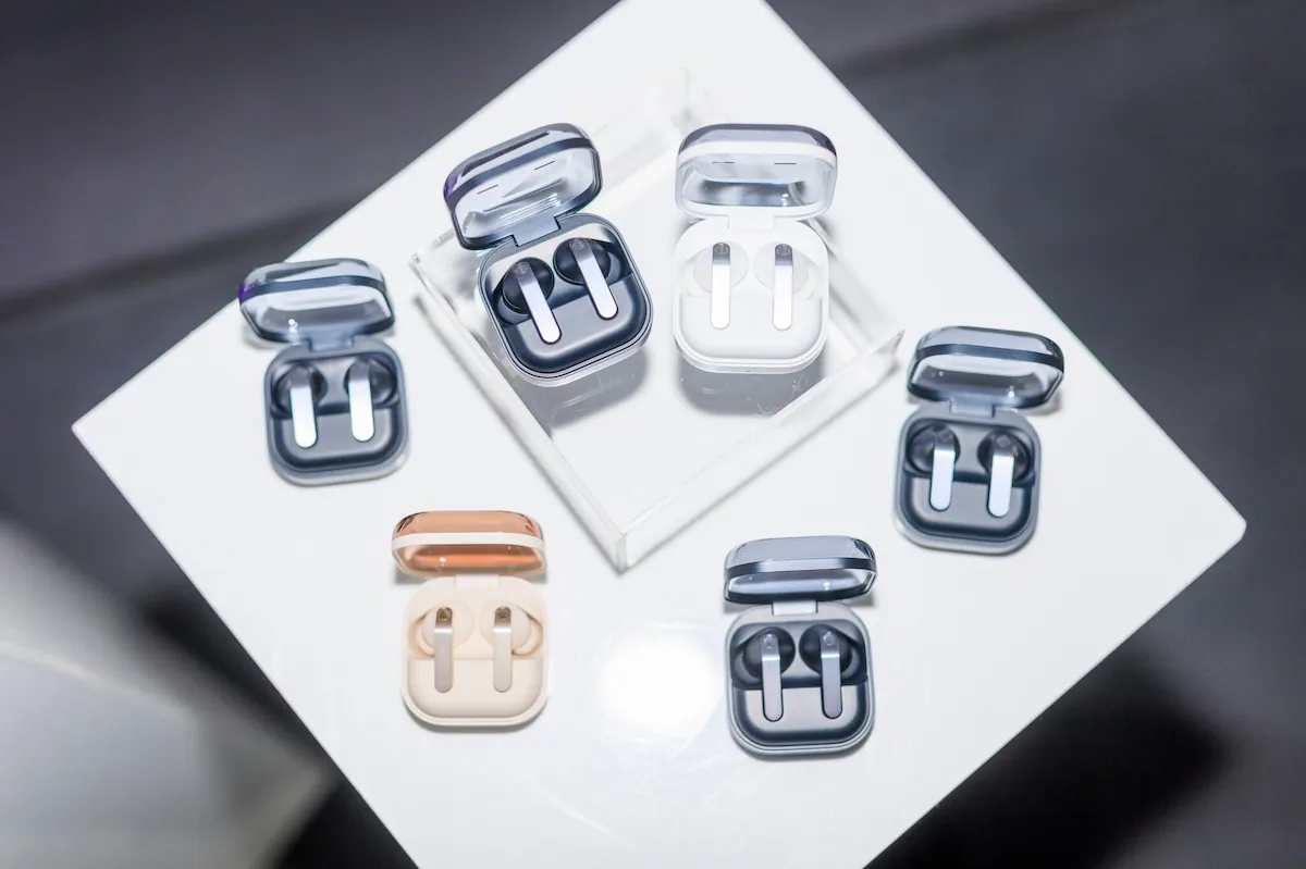 Samsung toob müügile Galaxy Buds4 kõrvaklapid, mille märksõnadeks on kvaliteetne heli ja parem istuvus.